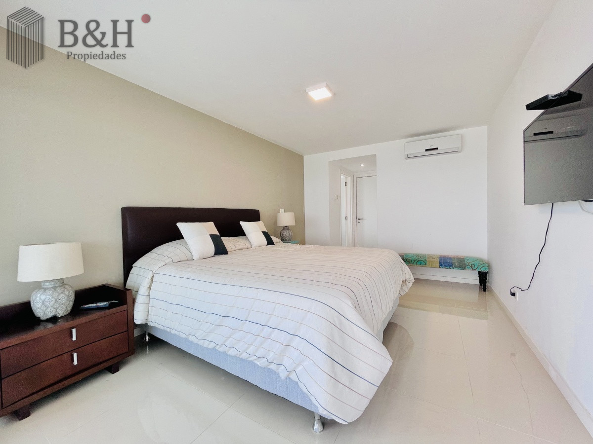 Apartamento ID.350 - Apartamento de 3 Dormitorios y Parrillero Frente al Mar, Playa Mansa