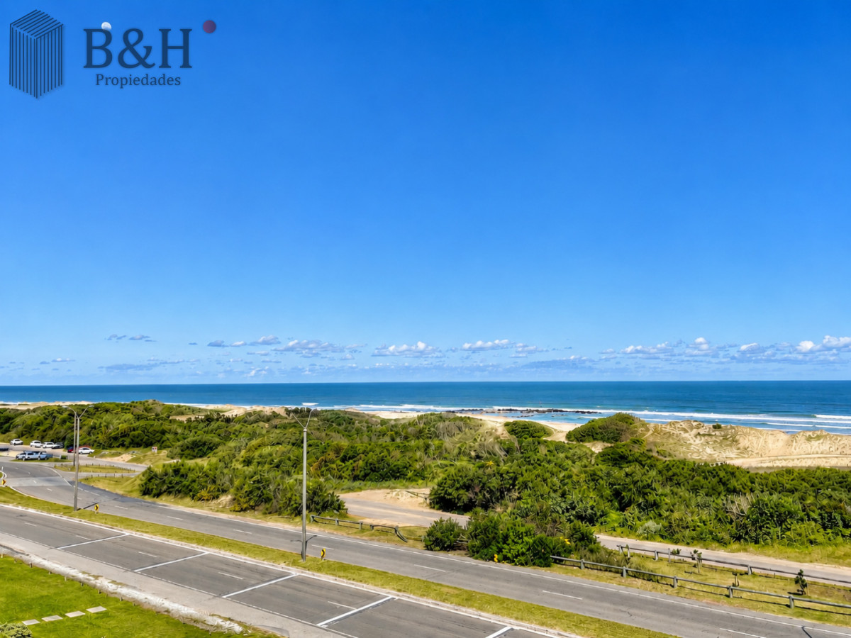 Apartamento ID.7890 - Penthouse de 3 Dormitorios con Barbacoa en Primera Línea del Mar, Playa Brava Punta del Este