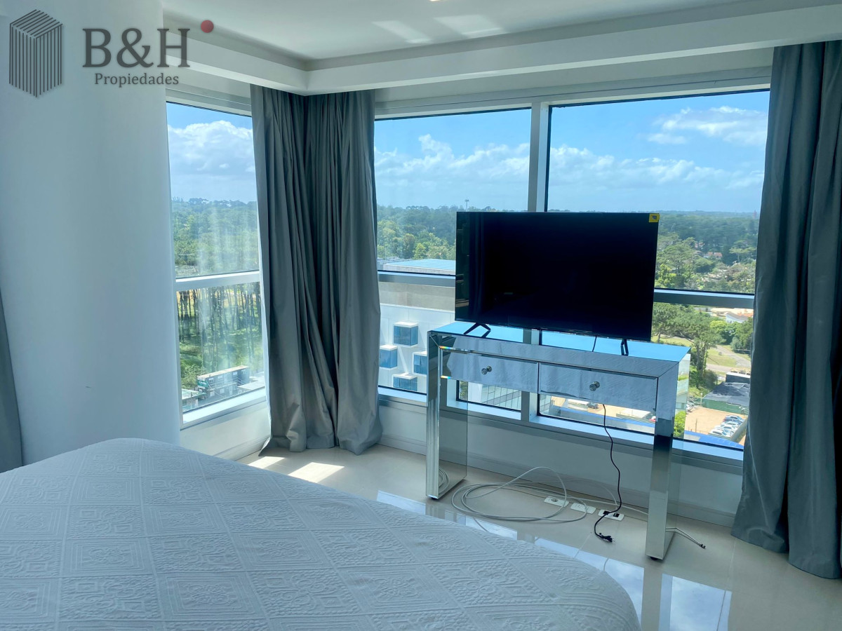 Apartamento ID.5766 - Moderno Departamento de 3 Dormitorios con Parrillero y vista al Mar en Playa Brava