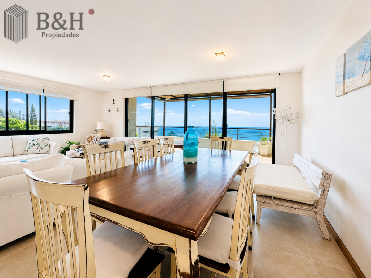Apartamento ID.6472 - Excelente y amplio departamento duplex en venta de 3 dormitorios mas dependencia con parrillero, Punta Ballena