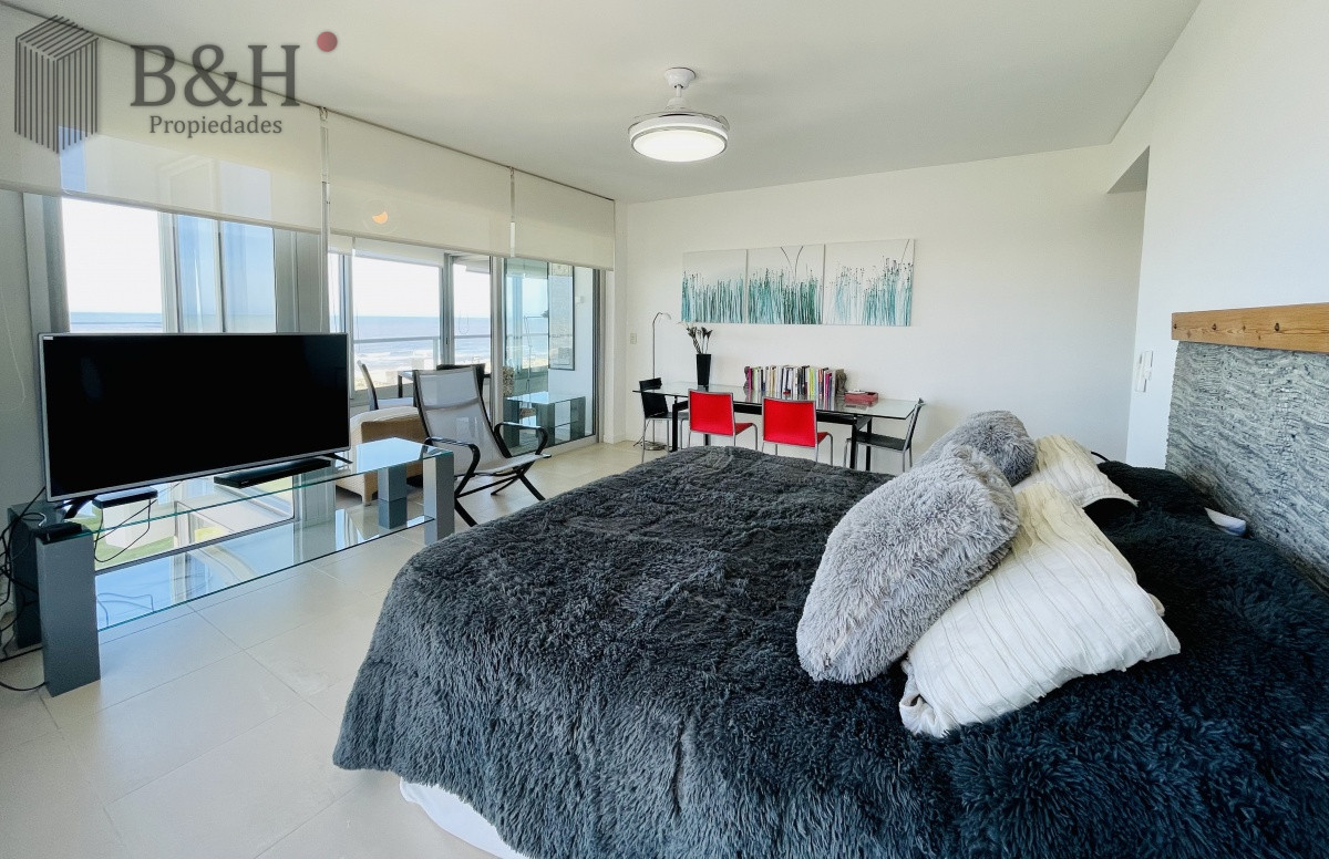Apartamento ID.1233 - Venta y alquiler de departamento esquinero de tres dormitorios mas dependencia de servicio, Torre LE PARC, playa Brava. Punta del Este