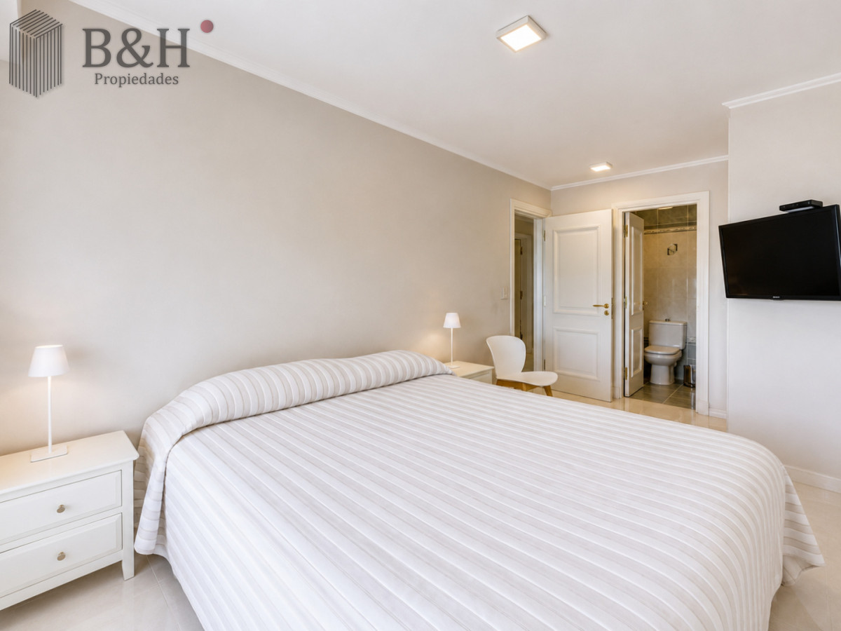 Apartamento ID.2030 - Apartamento de 3 Dormitorios sobre Playa Mansa, en Venta y Alquiler