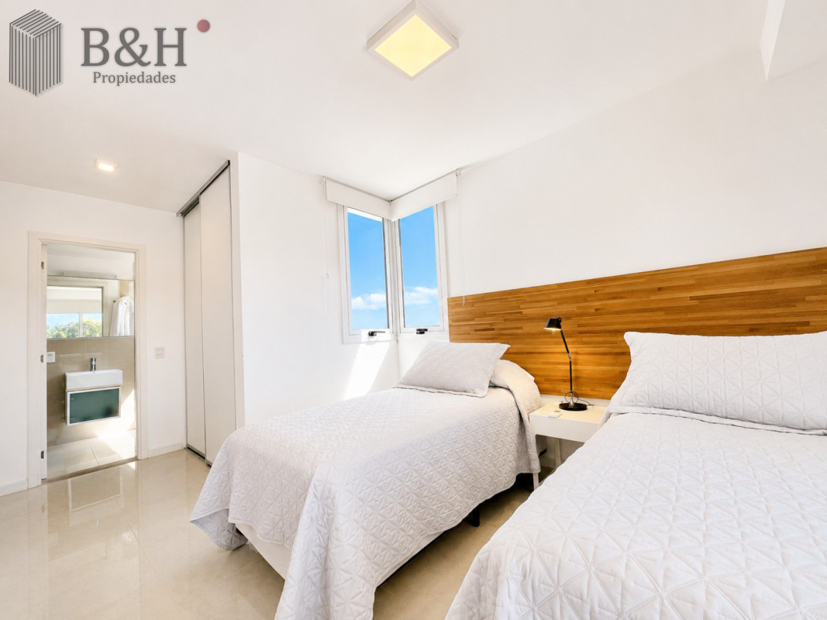 Apartamento ID.7890 - Penthouse de 3 Dormitorios con Barbacoa en Primera Línea del Mar, Playa Brava Punta del Este