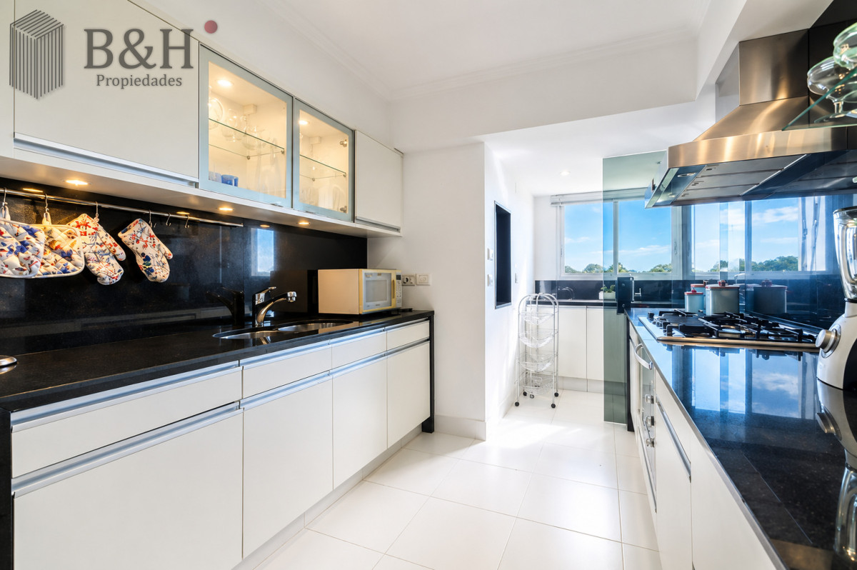 Apartamento ID.7942 - Exclusivo Penthouse de 6 Dormitorios y Barbacoa en Venta Frente al Mar, Rincón del Indio Punta del Este