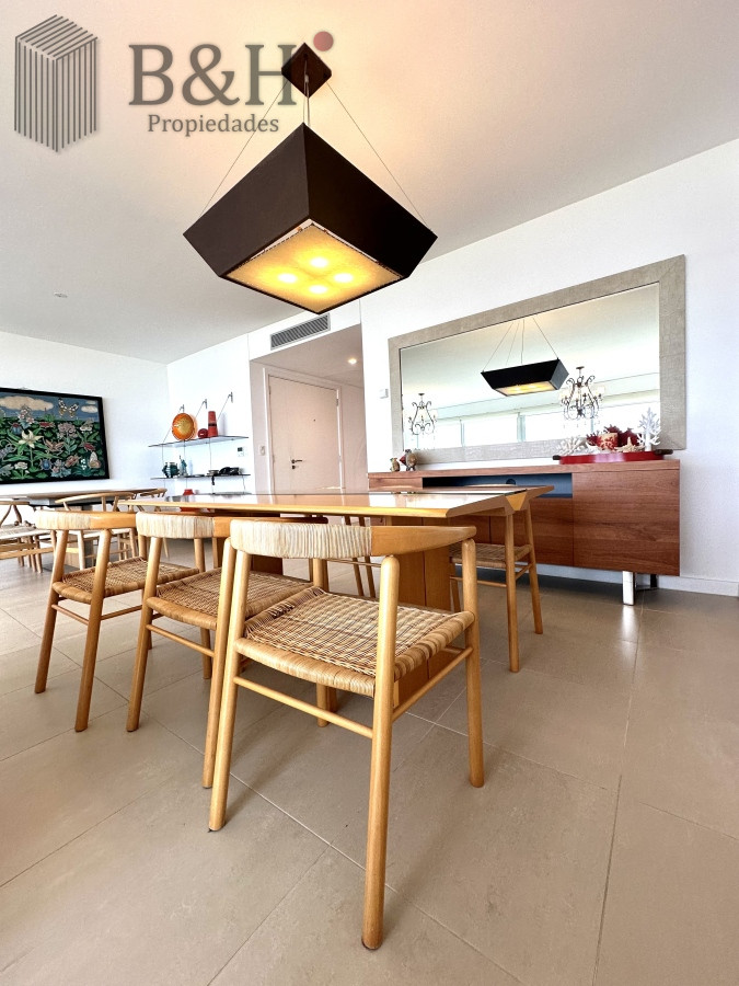 Apartamento ID.2690 - Oportunidad en Venta y Alquiler temporal de maravilloso departamento esquinero en Torre Le Parc, Playa Brava, Punta del Este
