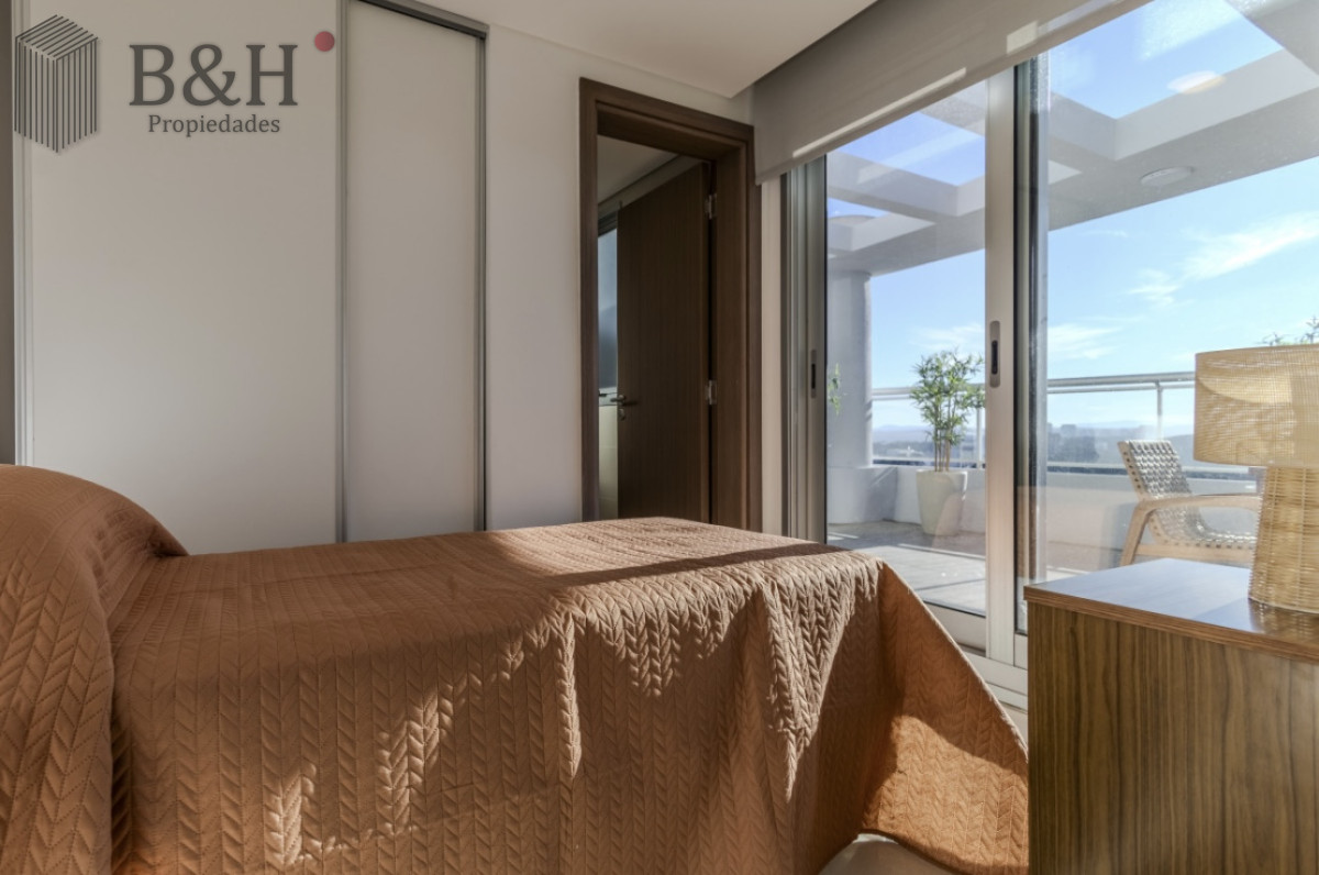 Apartamento ID.5441 - Moderno Penthouse con Vista al Mar, en Playa Brava, 3 Dormitorios con Parrillero y Dependencia de servicio