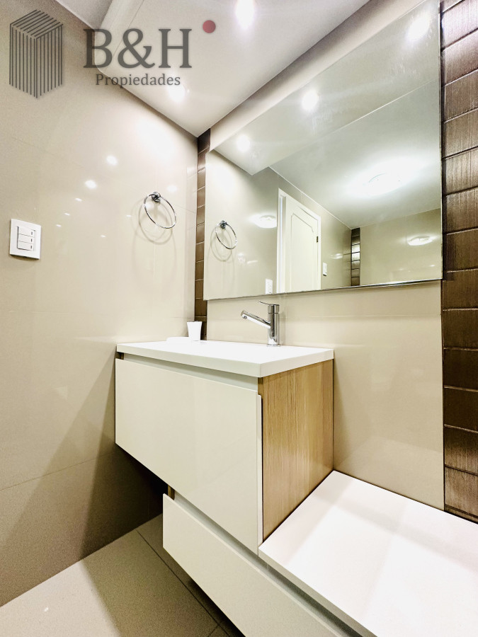 Apartamento ID.6888 - Venta de apartamento en Península de Punta del este con 3 dormitorios y 2 baños reciclado 