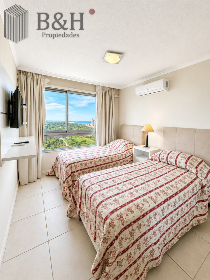 Apartamento ID.7203 - Apartamento luminoso con variedad de servicios en venta, 3 dormitorios, zona Roosevelt Playa Brava