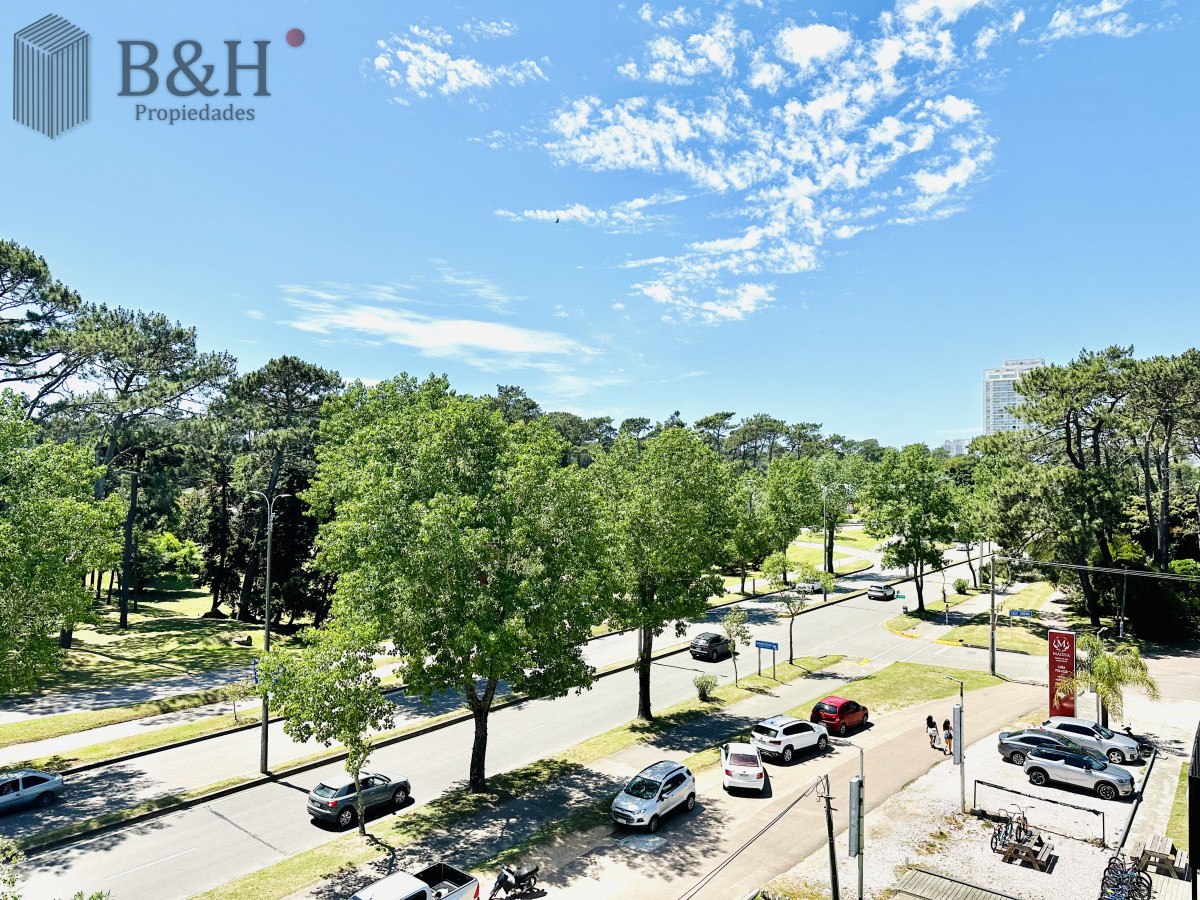 Apartamento ID.3708 - Apartamento en alquiler de 2 dormitorios con 2 baños sobre Roosevelt, Punta del Este