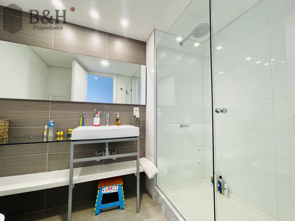 Apartamento ID.4465 -  Exclusivo Penthouse de 3 Dormitorios con Vistas panorámicas a Playa Brava, en Venta