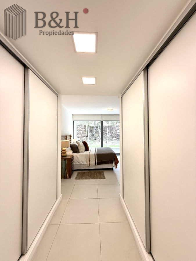 Apartamento ID.7065 - Venta de hermoso departamento de 2 dormitorios más parrillero en Punta Ballena 