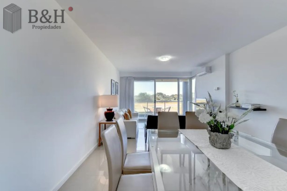 Apartamento ID.2176 - Apartamento de 3 Dormitorios en Venta Primera Línea del Mar, Playa Brava Punta del Este