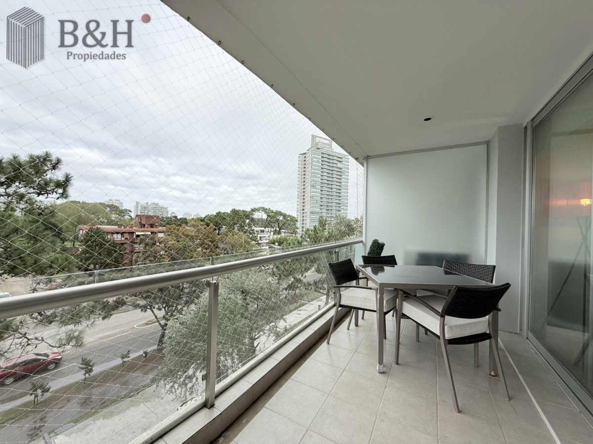 Apartamento ID.6866 - Alquiler Anual Moderno Apartamento de 2 Dormitorios, Roosevelt cerca de Playa Brava