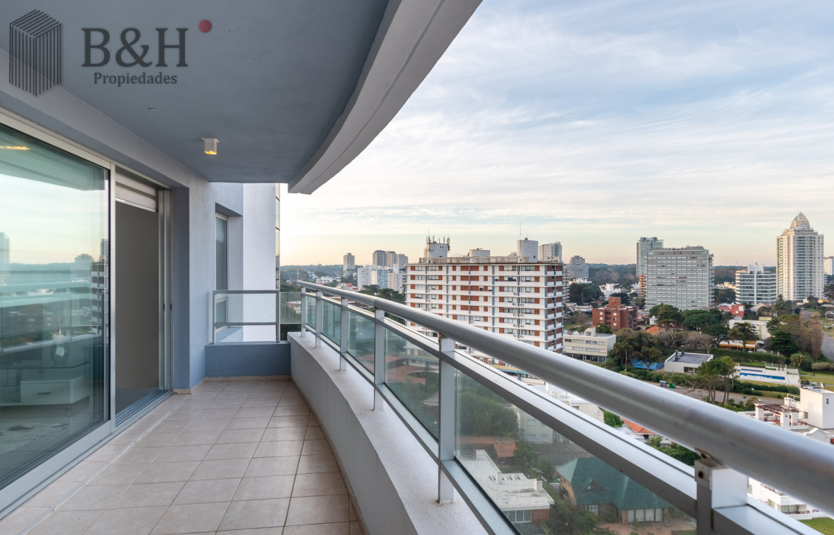 Apartamento ID.3561 - Apartamento de 2 Dormitorios y Medio en Forest Tower - Punta del Este