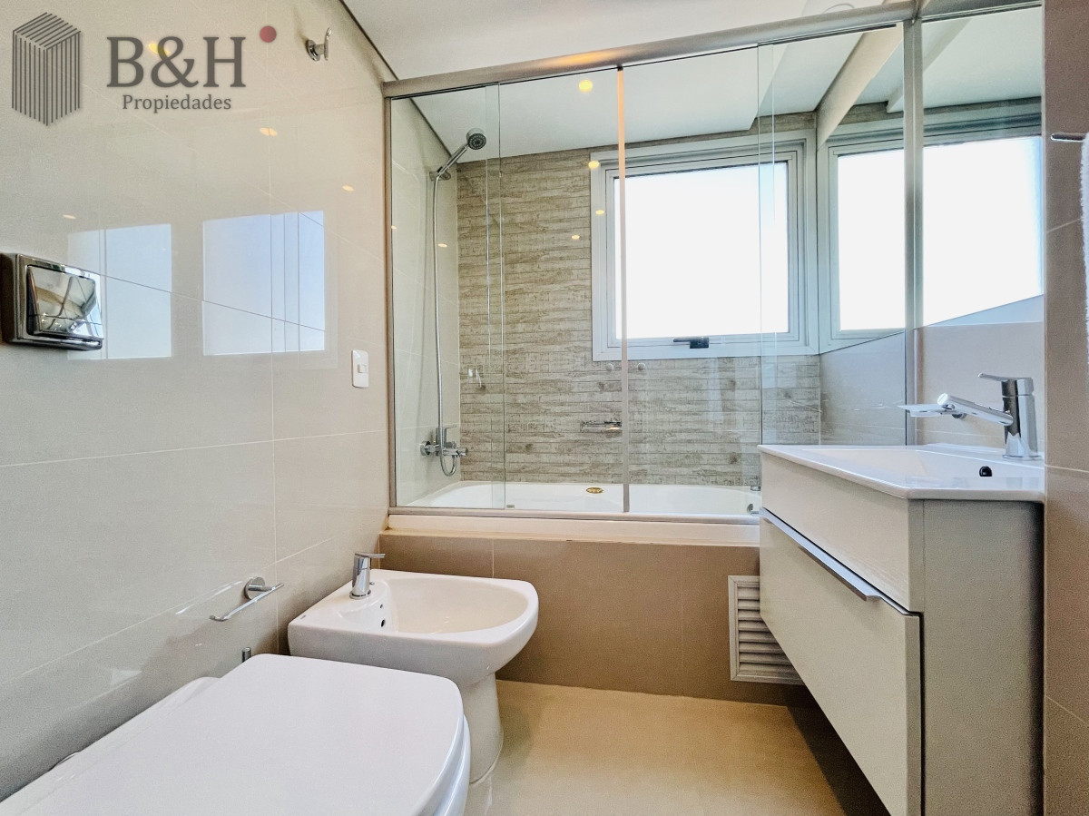 Apartamento ID.1438 - Apartamento de 3 Dormitorios con Parrillero en playa Brava, Punta del Este - Alquiler Temporario