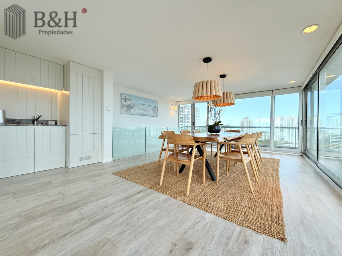 Apartamento ID.6402 - Apartamento Penthouse finamente decorado de 3 dormitorios con parrillero propio en alquiler temporario, Roosevelt Brava, Punta del Este