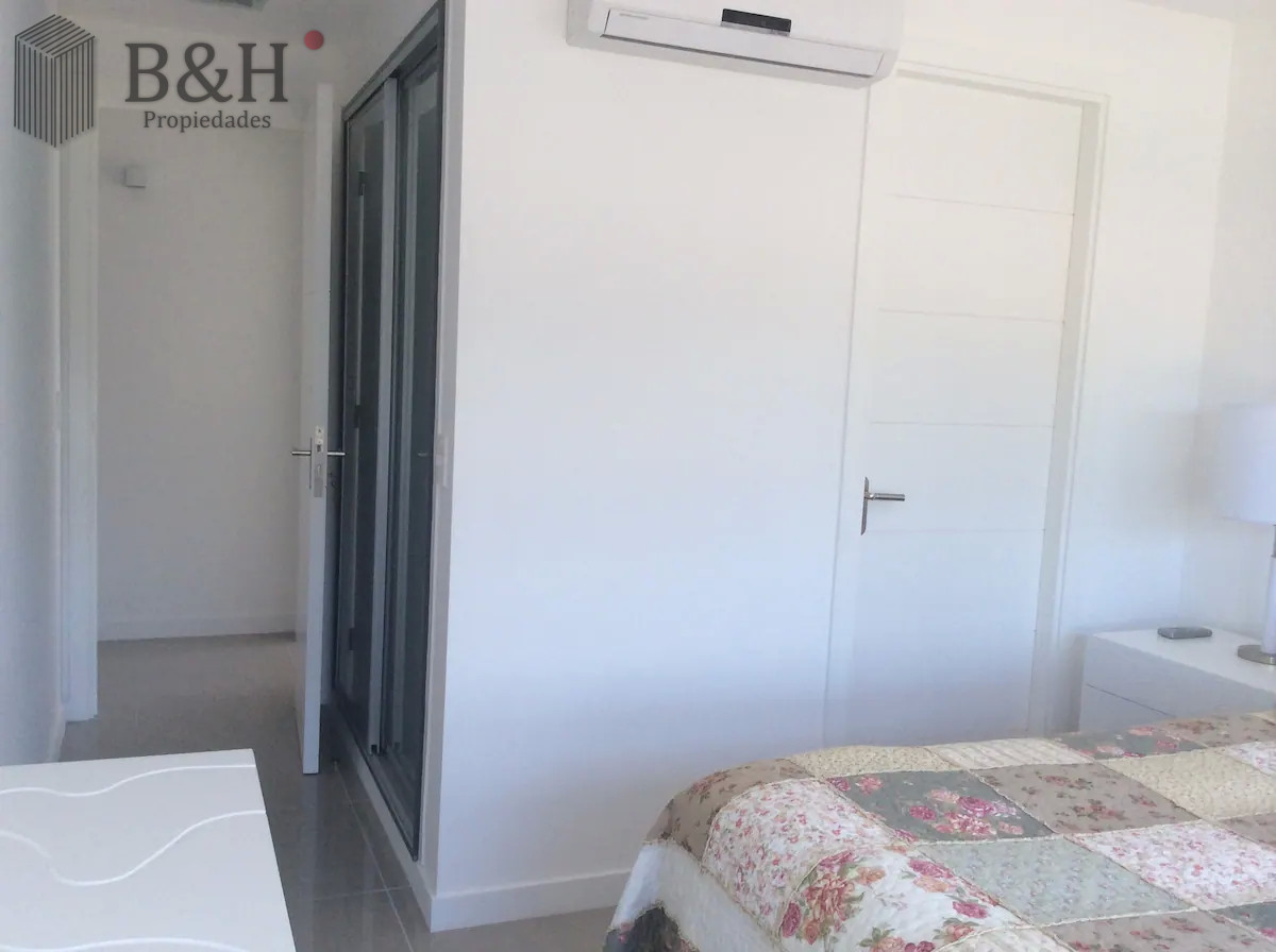Apartamento ID.443 - Venta y alquiler de moderno departamento de tres dormitorios más dependencia a pasos de Playa Brava