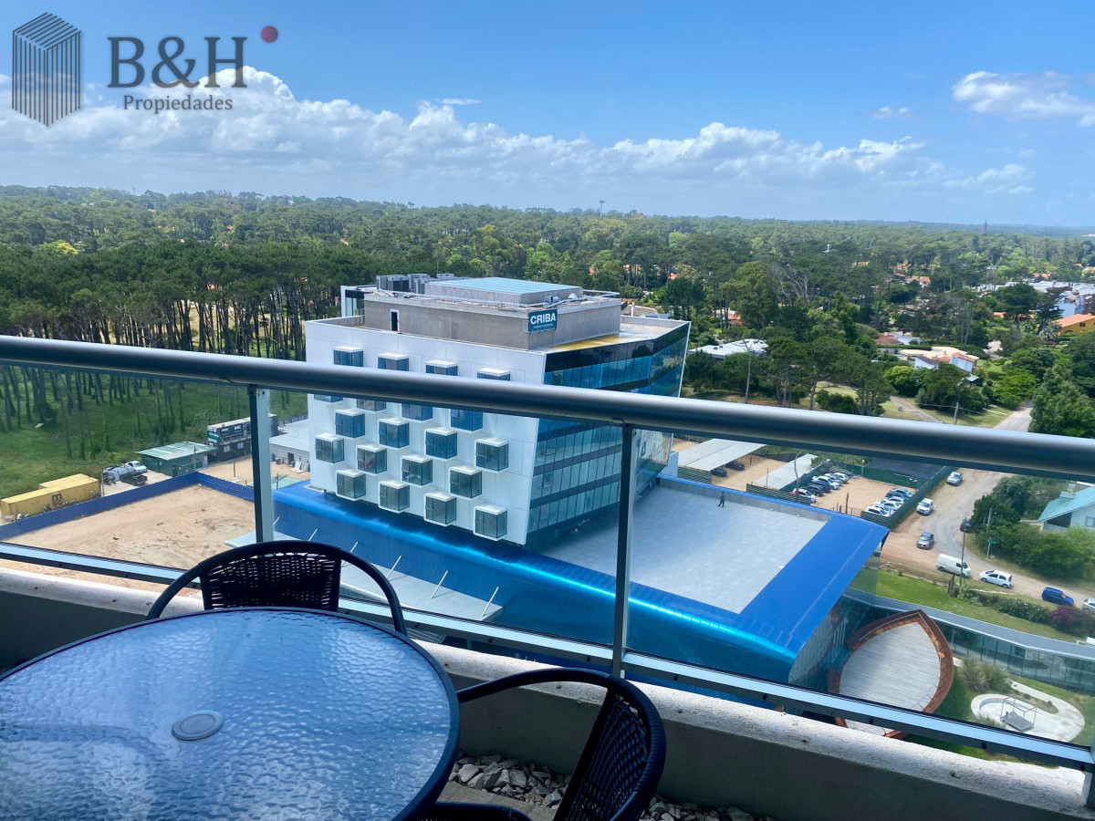 Apartamento ID.5766 - Moderno Departamento de 3 Dormitorios con Parrillero y vista al Mar en Playa Brava