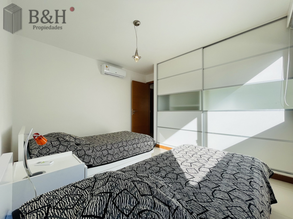 Apartamento ID.414 - Apartamento de 2 Dormitorios y Parrillero Frente a Playa Brava, Punta del Este