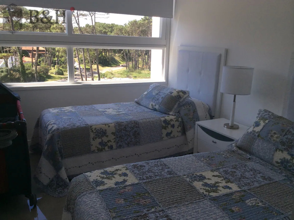 Apartamento ID.443 - Venta y alquiler de moderno departamento de tres dormitorios más dependencia a pasos de Playa Brava