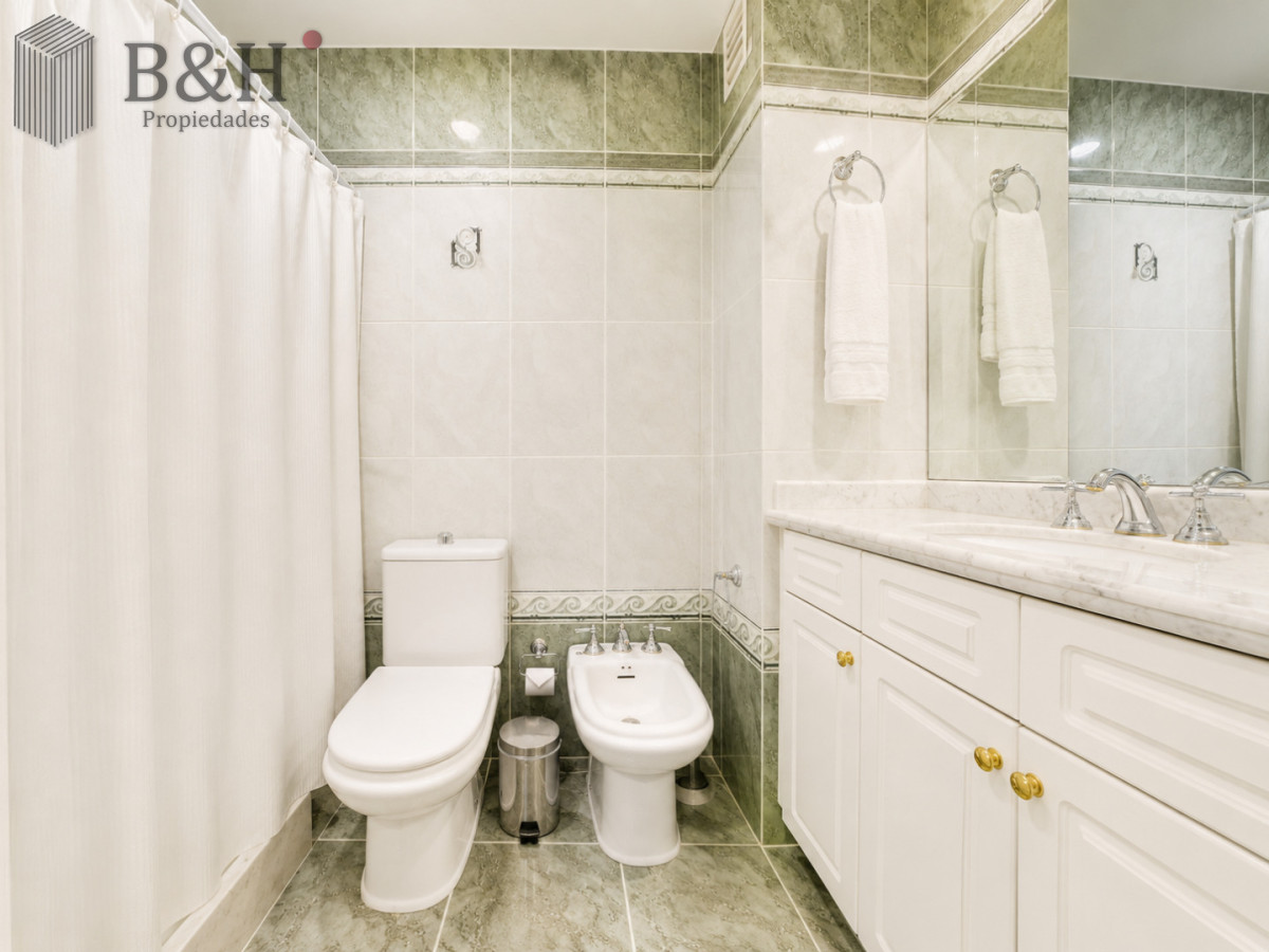 Apartamento ID.2030 - Apartamento de 3 Dormitorios sobre Playa Mansa, en Venta y Alquiler