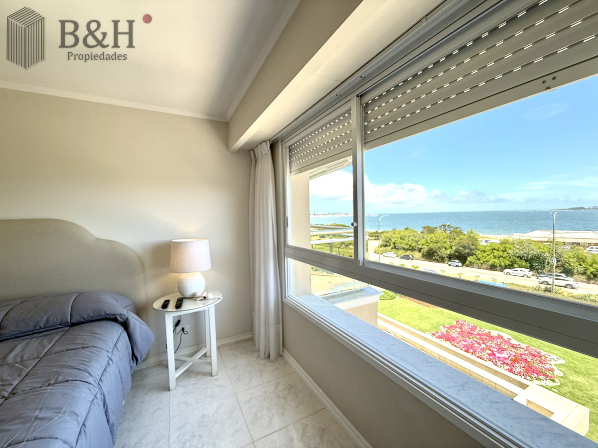 Apartamento ID.6171 - Alquiler temporario de apartamento esquinero de tres dormitorios más dependencia de servicio sobre Playa Mansa, Punta del Este
