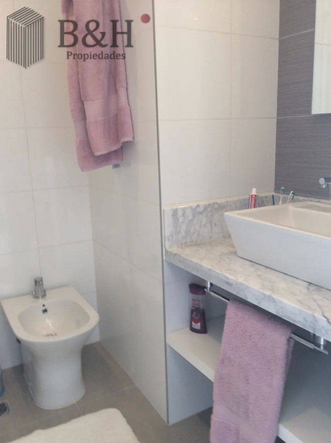 Apartamento ID.443 - Venta y alquiler de moderno departamento de tres dormitorios más dependencia a pasos de Playa Brava