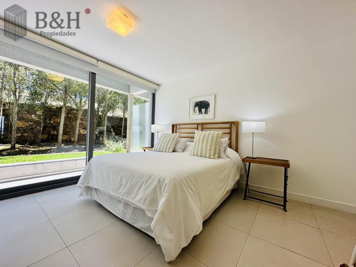 Apartamento ID.6877 - Venta y Alquiler temporario de apartamento moderno de dos dormitorios con parrillero en Punta Ballena