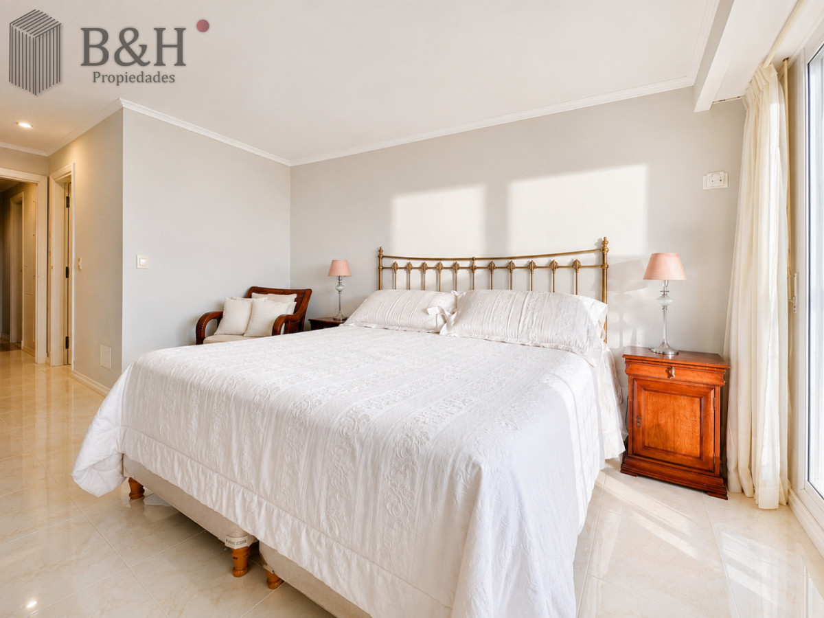 Apartamento ID.2030 - Apartamento de 3 Dormitorios sobre Playa Mansa, en Venta y Alquiler