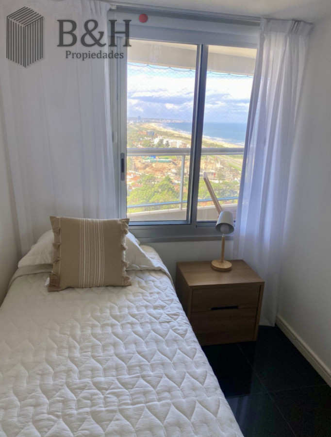 Apartamento ID.5905 - Alquiler temporal de apartamento piso alto de 2 dormitorios más servicio en playa brava 