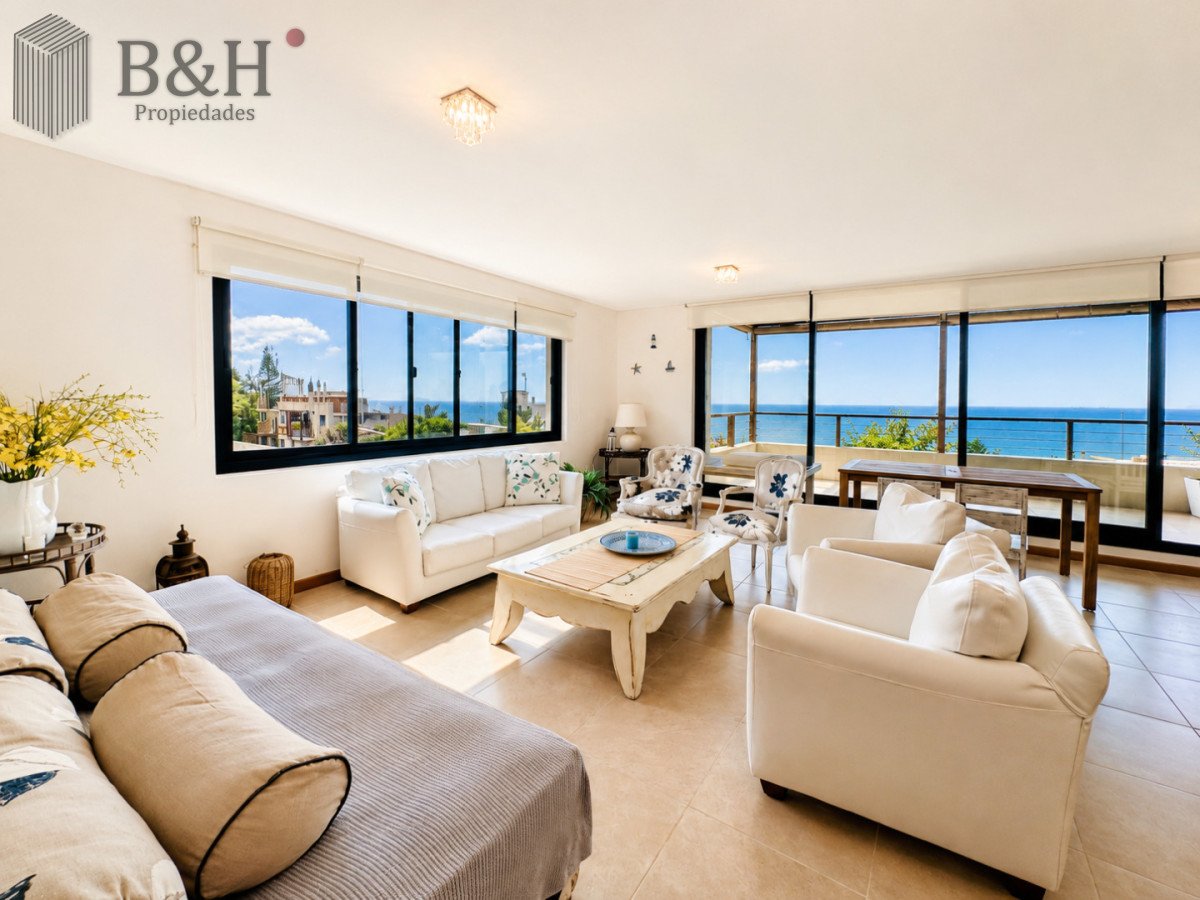 Apartamento ID.6472 - Excelente y amplio departamento duplex en venta de 3 dormitorios mas dependencia con parrillero, Punta Ballena
