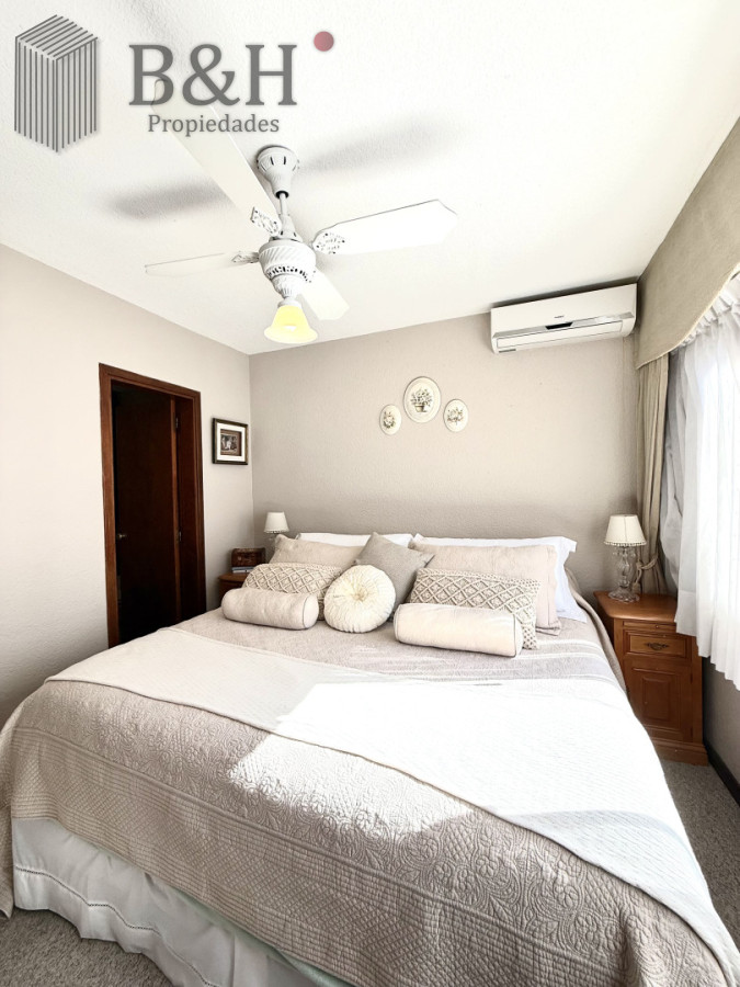 Apartamento ID.7163 - Apartamento en venta playa Mansa de 4 dormitorios y amplia terraza con parrillero propio 