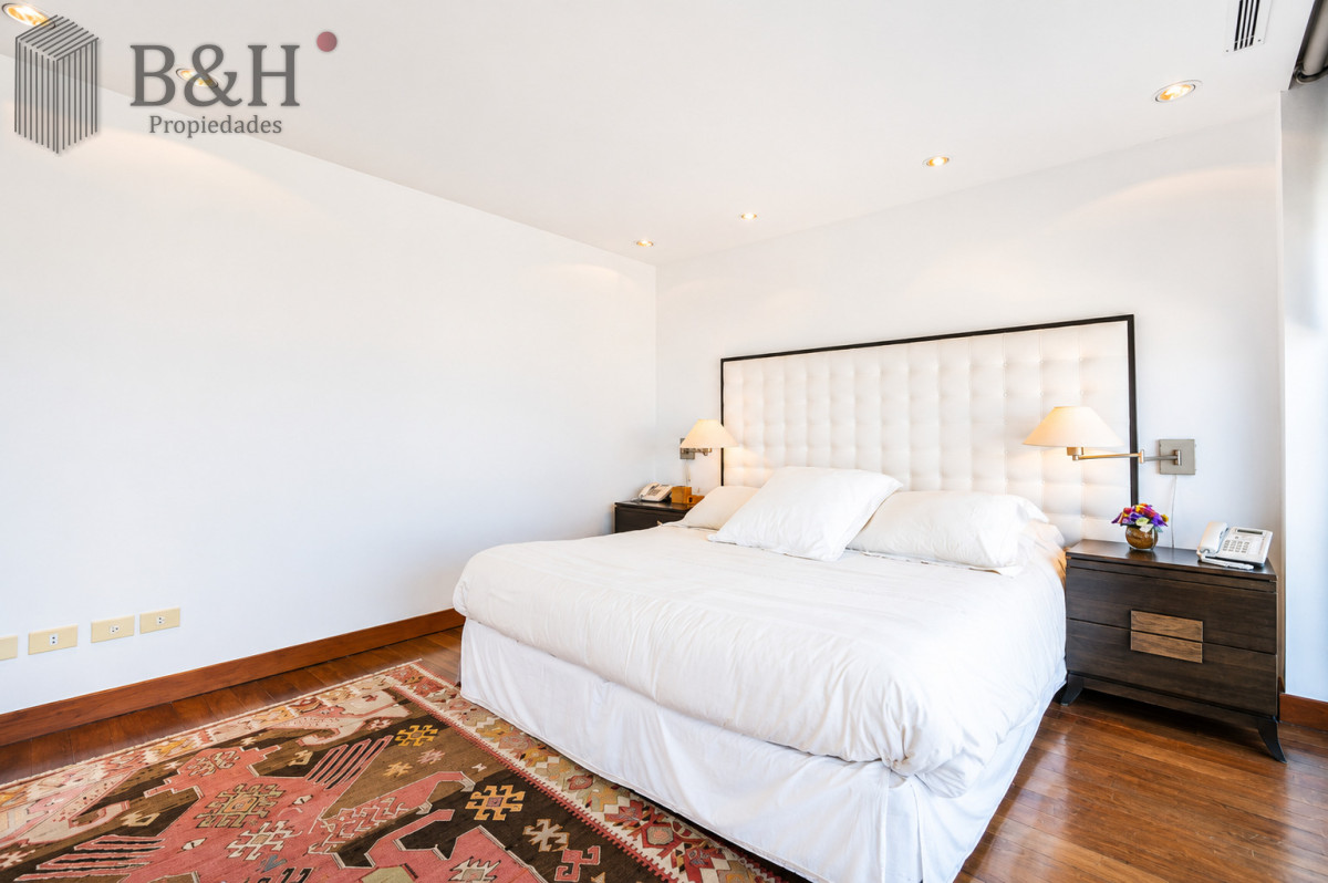 Apartamento ID.7942 - Exclusivo Penthouse de 6 Dormitorios y Barbacoa en Venta Frente al Mar, Rincón del Indio Punta del Este