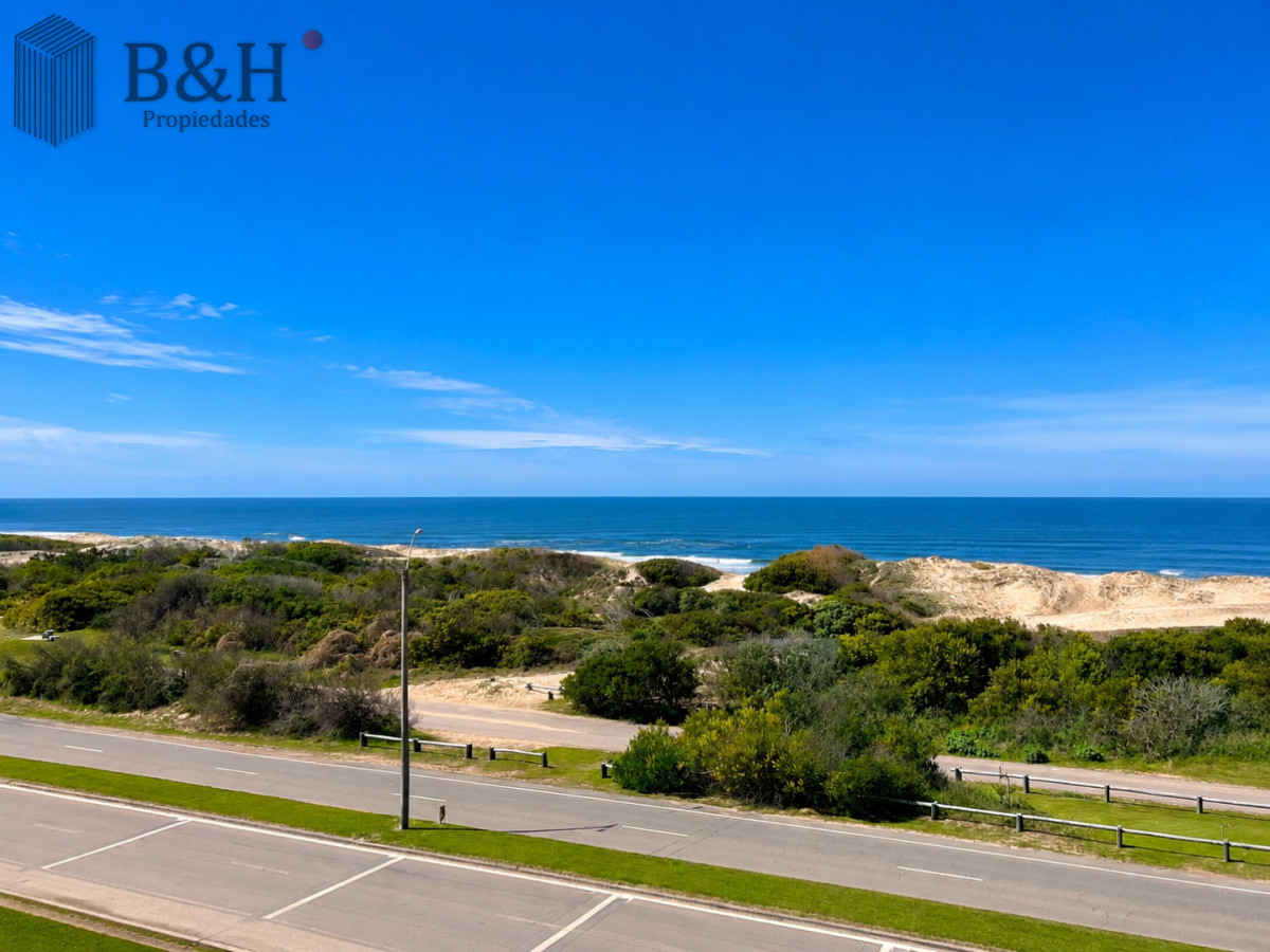 Apartamento ID.8125 - Moderno Apartamento de 3 Dormitorios en Primera Línea del Mar. Blue Marine, Playa Brava Punta del Este