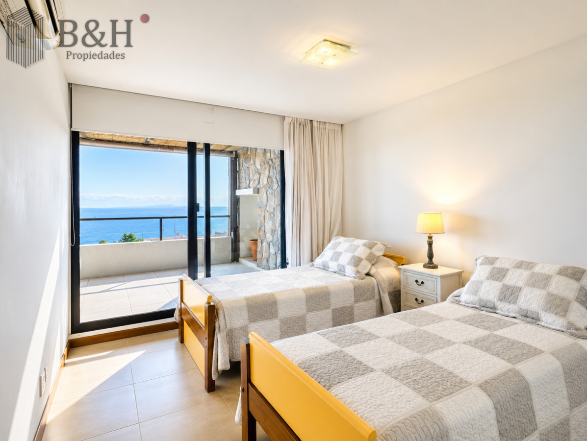Apartamento ID.6472 - Excelente y amplio departamento duplex en venta de 3 dormitorios mas dependencia con parrillero, Punta Ballena