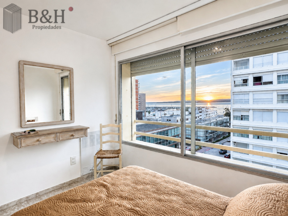 Apartamento ID.6888 - Venta de apartamento en Península de Punta del este con 3 dormitorios y 2 baños reciclado 