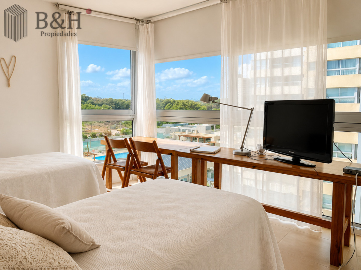 Apartamento ID.1233 - Venta y alquiler de departamento esquinero de tres dormitorios mas dependencia de servicio, Torre LE PARC, playa Brava. Punta del Este