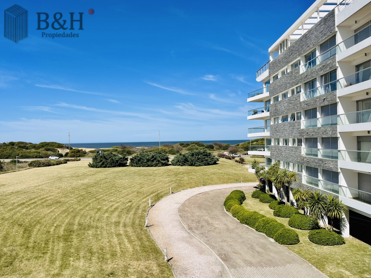 Apartamento ID.3421 - Alquiler temporario de Apartamento de 2 Dormitorios en edificio Silente Playa Brava