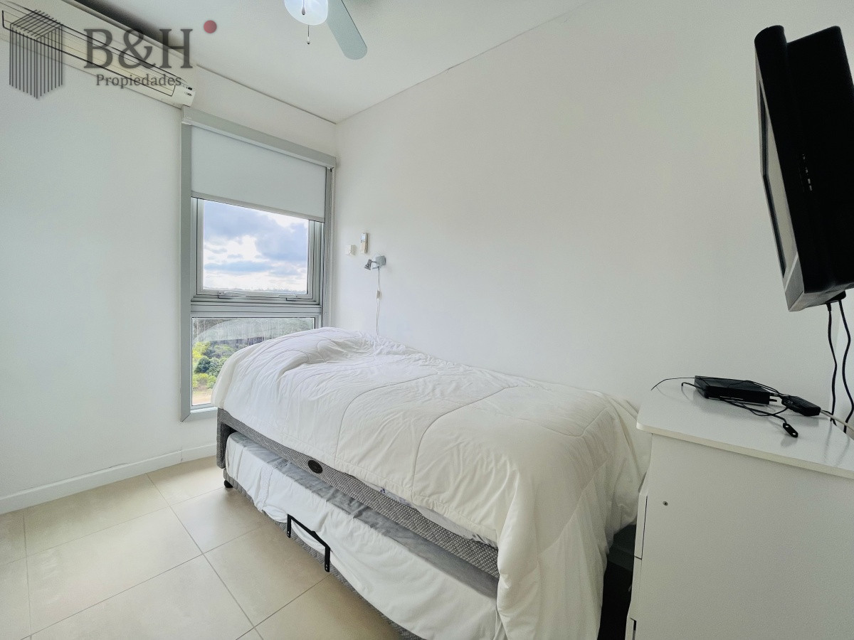 Apartamento ID.1948 - Alquiler temporario de Apartamento de 2 Dormitorios más Dependencia en Torre Le Parc, Playa Brava
