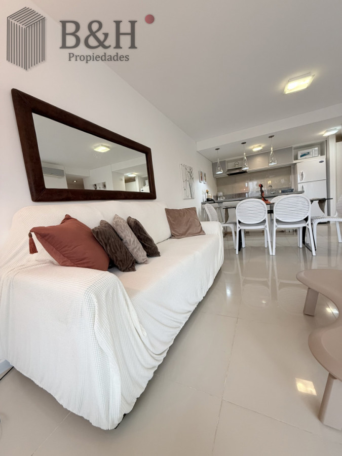 Apartamento ID.6866 - Alquiler Anual Moderno Apartamento de 2 Dormitorios, Roosevelt cerca de Playa Brava