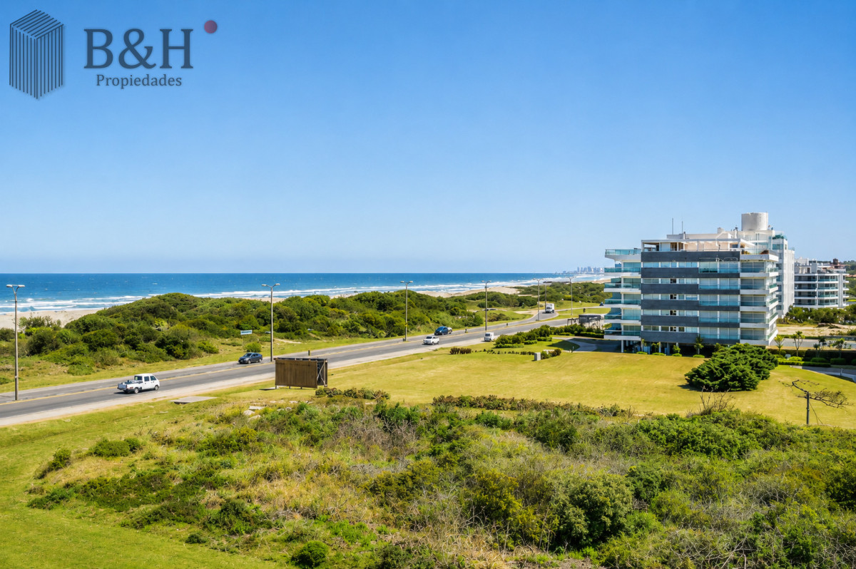Apartamento ID.7942 - Exclusivo Penthouse de 6 Dormitorios y Barbacoa en Venta Frente al Mar, Rincón del Indio Punta del Este