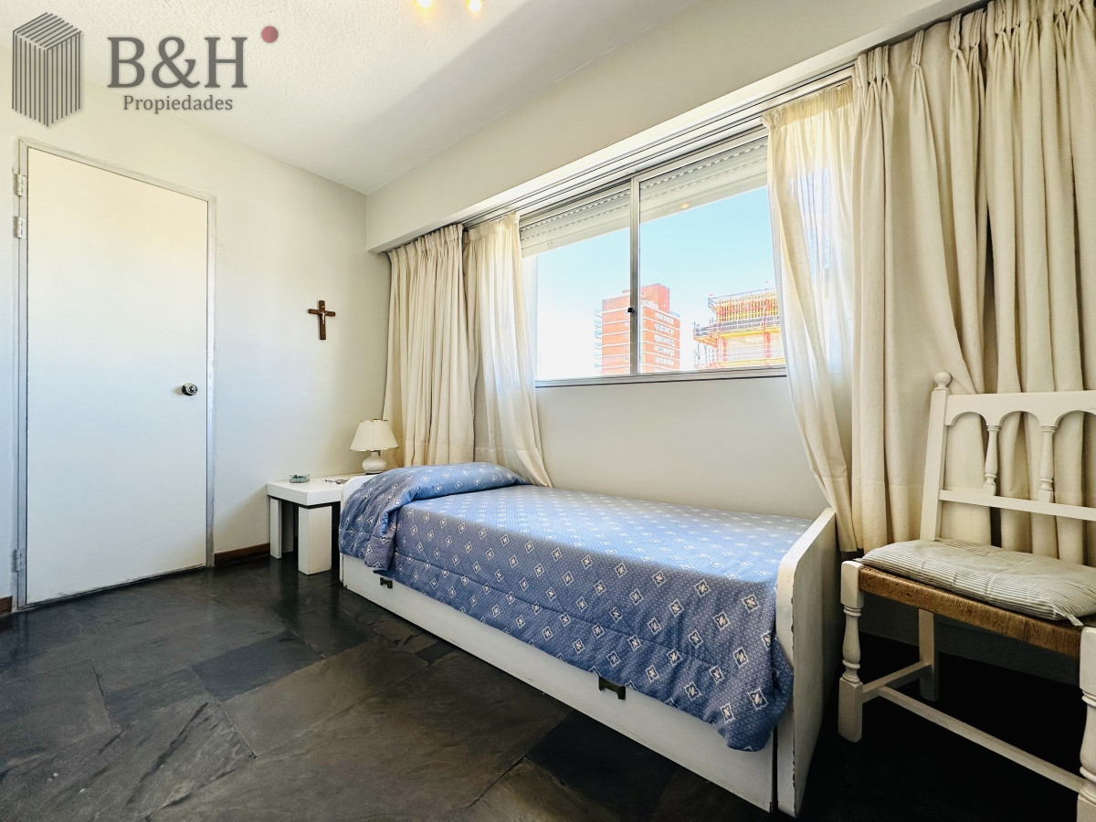 Apartamento ID.1487 - Venta y alquiler temporario de apartamento de gran metraje con tres dormitorios mas dependencia de servicio en Peninsula de Punta del Este