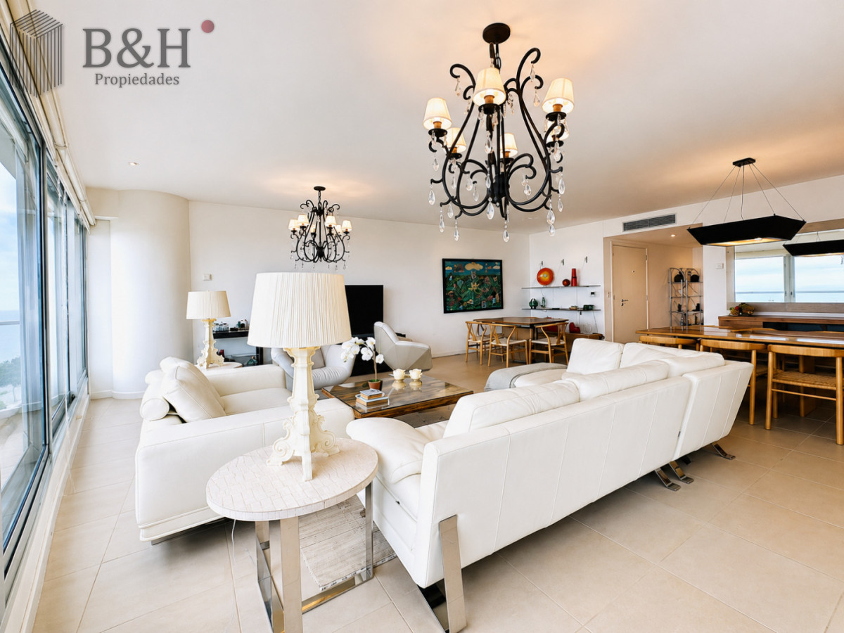 Apartamento ID.2690 - Oportunidad en Venta y Alquiler temporal de maravilloso departamento esquinero en Torre Le Parc, Playa Brava, Punta del Este