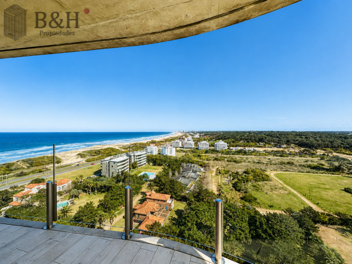Apartamento ID.7669 - Espectacular Apartamento de 2 Dormitorios y Medio, piso alto, Torre Surfside, Punta del Este