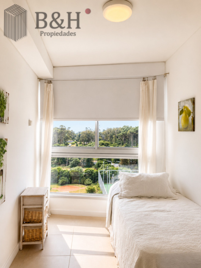 Apartamento ID.1233 - Venta y alquiler de departamento esquinero de tres dormitorios mas dependencia de servicio, Torre LE PARC, playa Brava. Punta del Este
