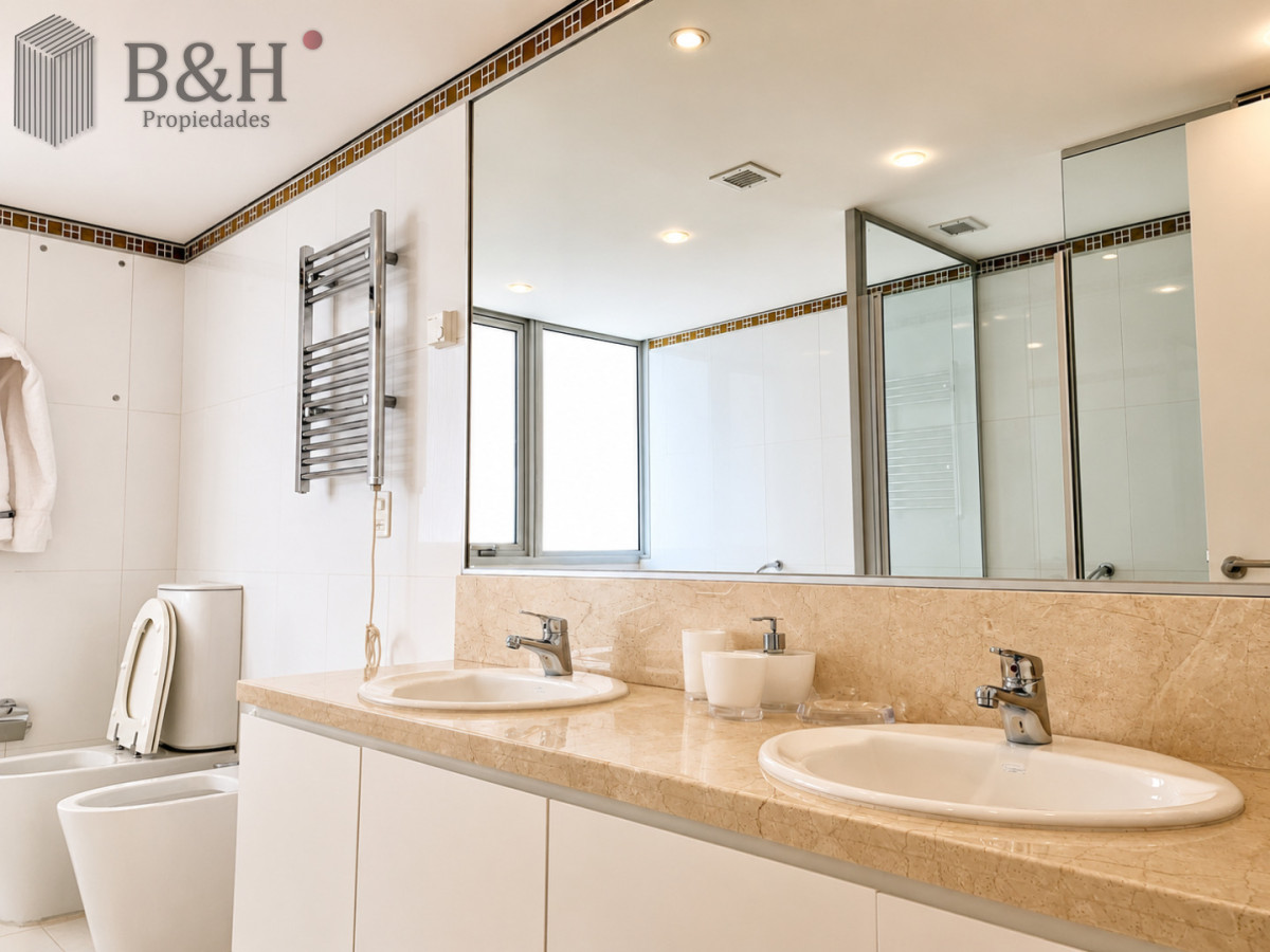 Apartamento ID.1233 - Venta y alquiler de departamento esquinero de tres dormitorios mas dependencia de servicio, Torre LE PARC, playa Brava. Punta del Este