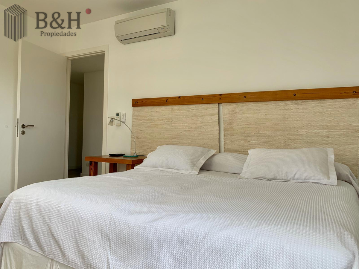 Apartamento ID.1233 - Venta y alquiler de departamento esquinero de tres dormitorios mas dependencia de servicio, Torre LE PARC, playa Brava. Punta del Este