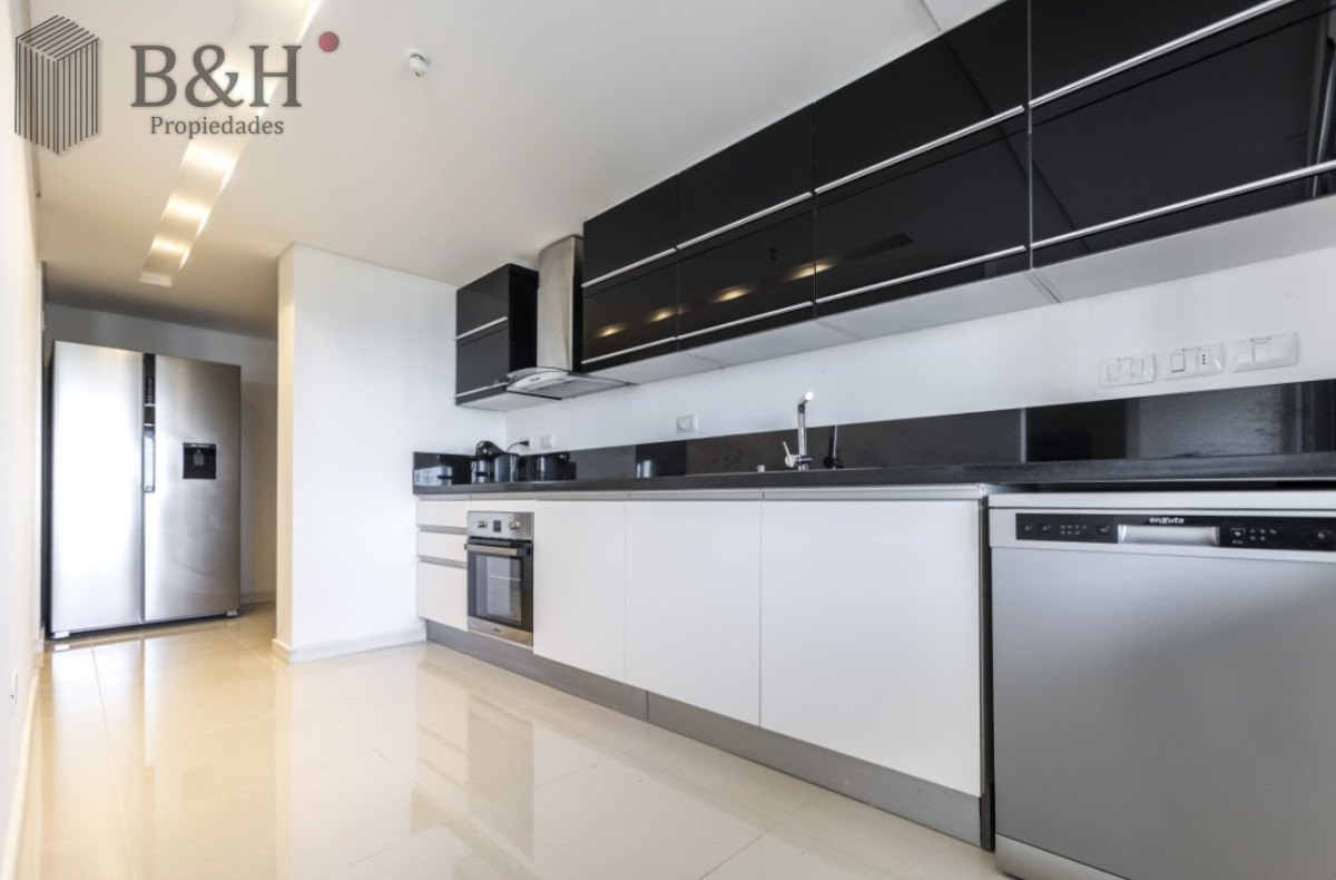 Apartamento ID.5441 - Moderno Penthouse con Vista al Mar, en Playa Brava, 3 Dormitorios con Parrillero y Dependencia de servicio