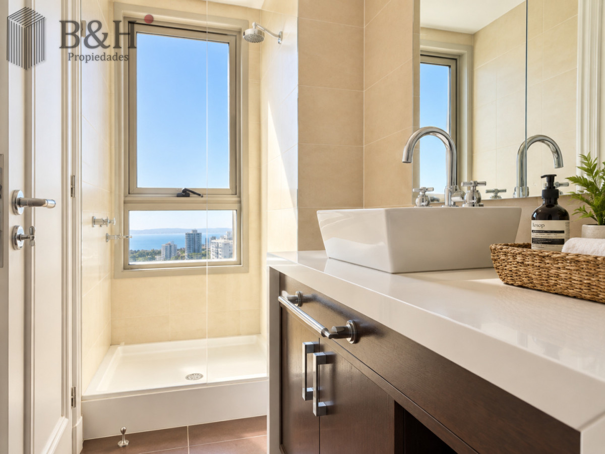 Apartamento ID.8147 - Penthouse Dúplex 5 Suites en Torre Imperiale, con Piscina Privada, Barbacoa y Vista al Mar. Playa Brava, Punta del Este