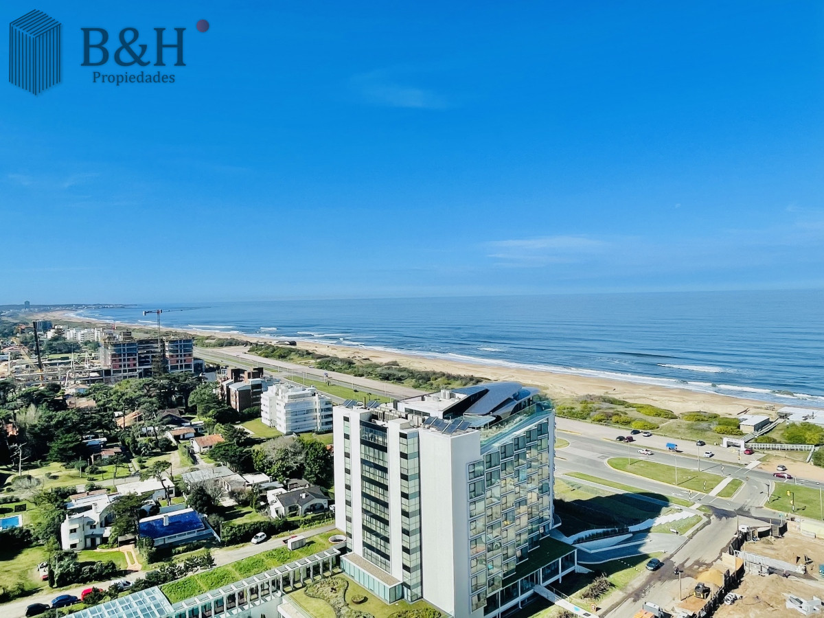 Apartamento ID.3294 - Apartamento con Vista al Mar de 3 Dormitorios y Dependencia + Parrillero en Playa Brava, Punta del Este 